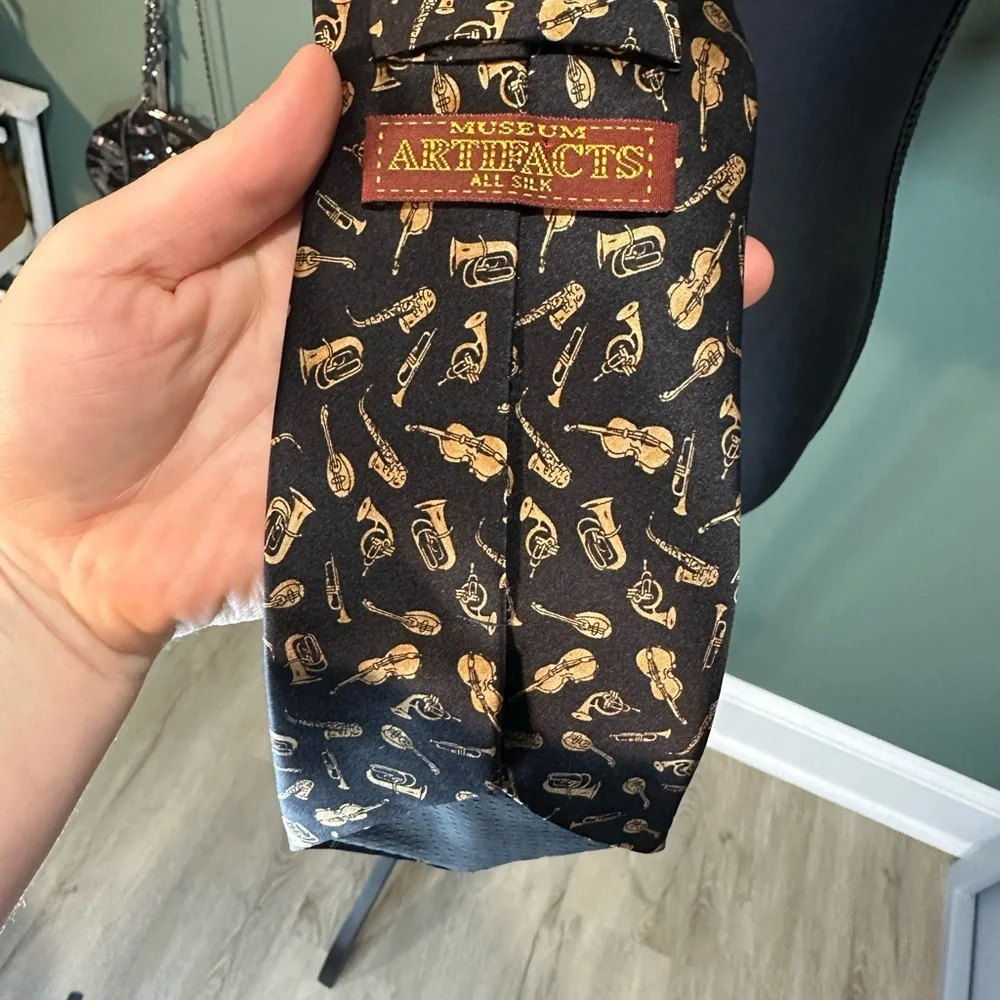 💕Silk Black and Gold Musician’s Tie